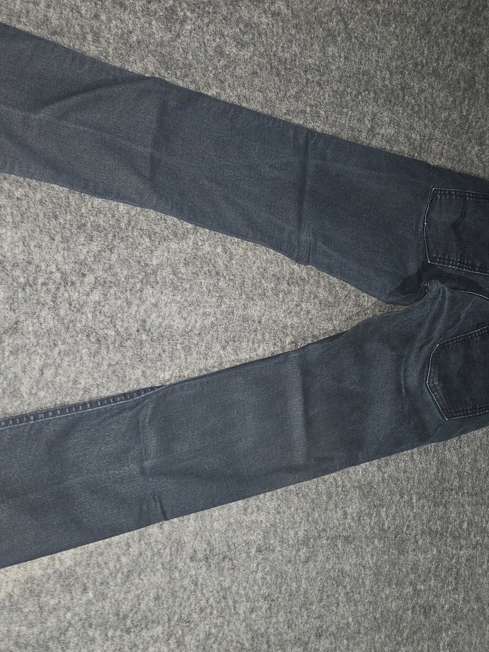 Levis slim straight
